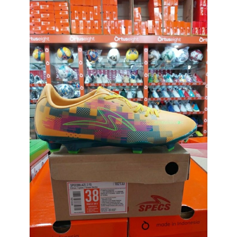 sepatu bola kaki merek specs