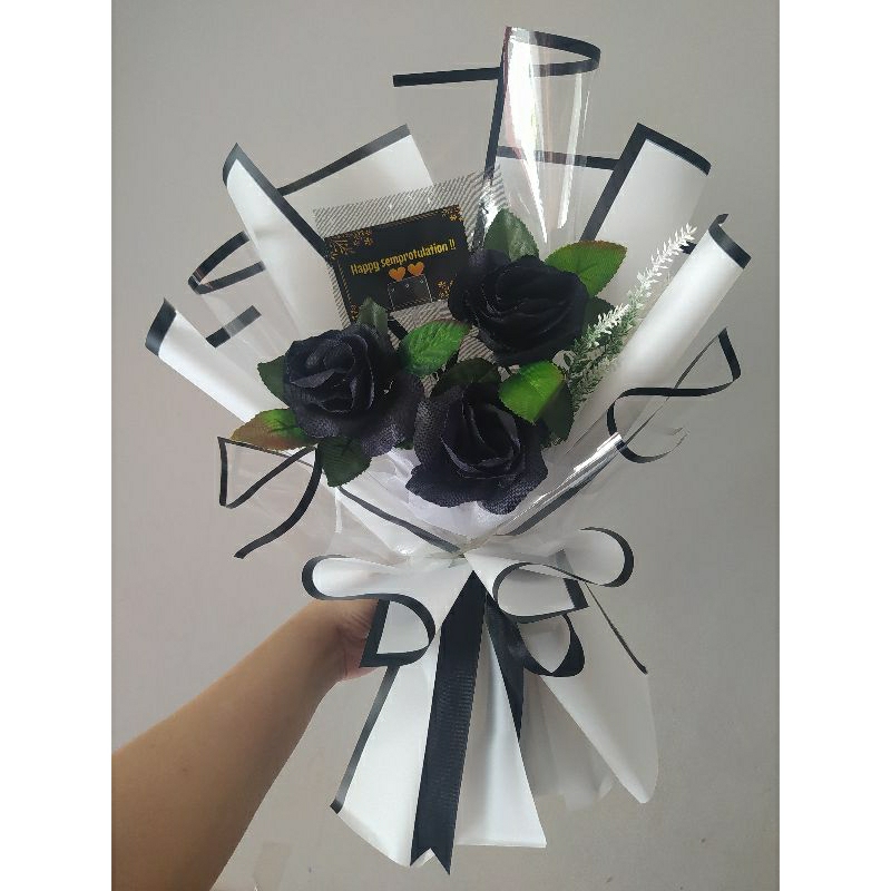 Buket mawar hitam/bucket wisuda cowok/bouquet mawar hitam