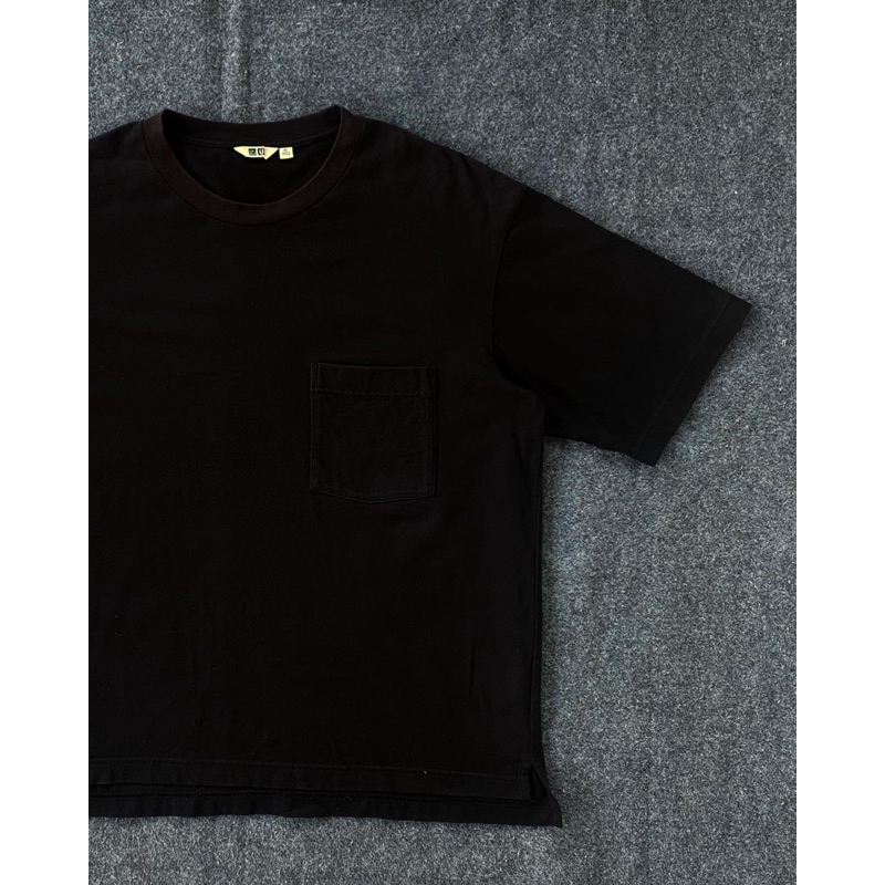 KAOS UNIQLO SECOND BRANDED ORIGINAL