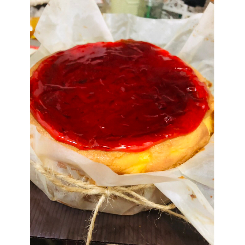 

BURNT BASQUE CHEESECAKE STRAWBERRY JAM