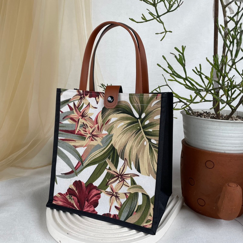 

Tas Jinjing Kanvas Motif Size M / Tas Bingkisan / Tas Kado / Tas Hampers / Tas Murah