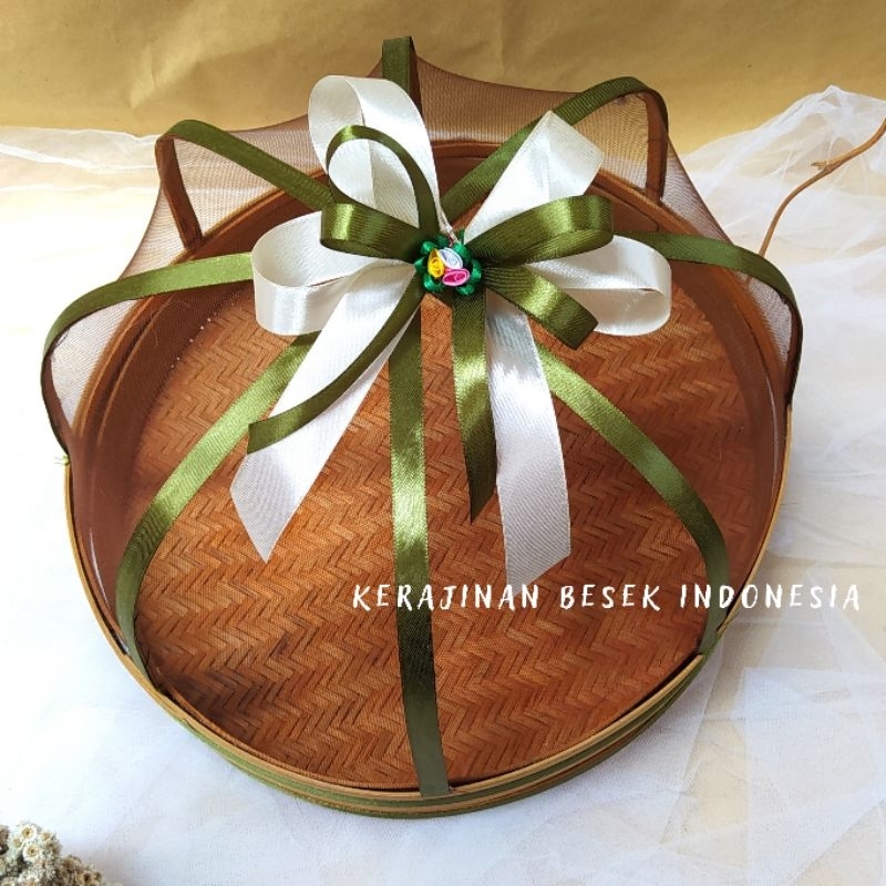 

Tudung saji jinjing aneka ukuran dengan hiasan pita Packaging kue kering nastar Parsel lebaran Hampers lebaran