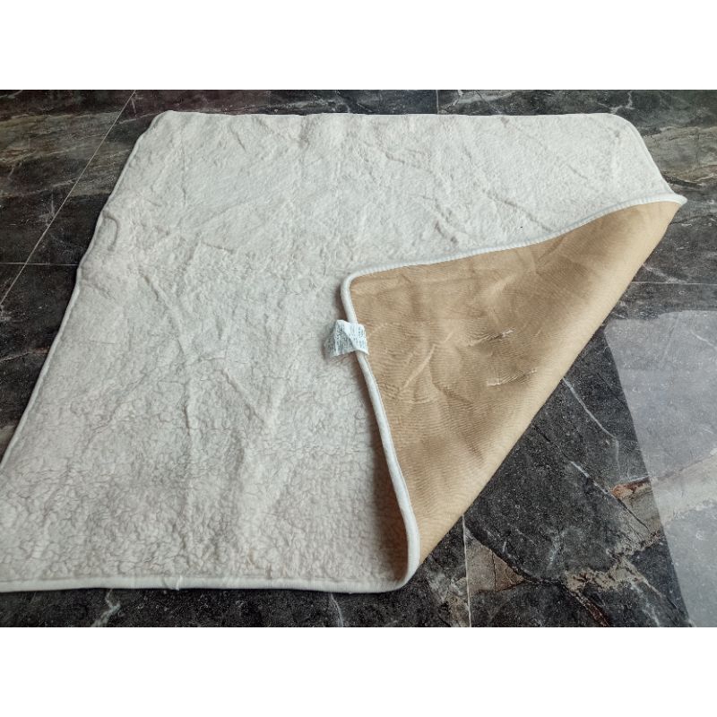 PL/PRELOVED ALAS KASUR  BABY BULU DOMBA UK 90*90