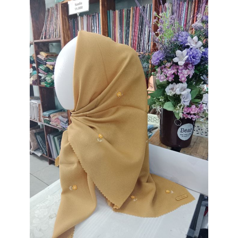 Hijab segi empat Sulam Warna Kuning Kunyit// Voal Sulam Benang