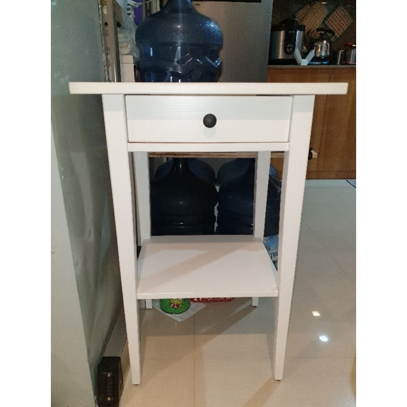 Preloved Meja Kecil Laci Samping Tempat Tidur / Meja Kecil Laci Sudut HEMNES