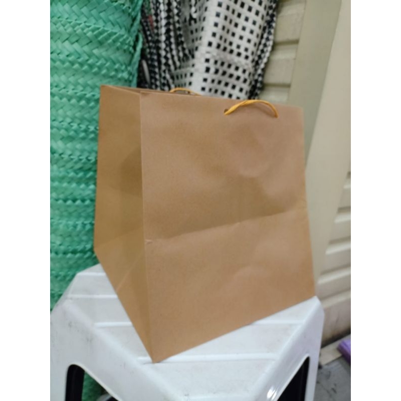 

Paper bag nasi box 20 polos isi 12 pcs terlaris dan termurah
