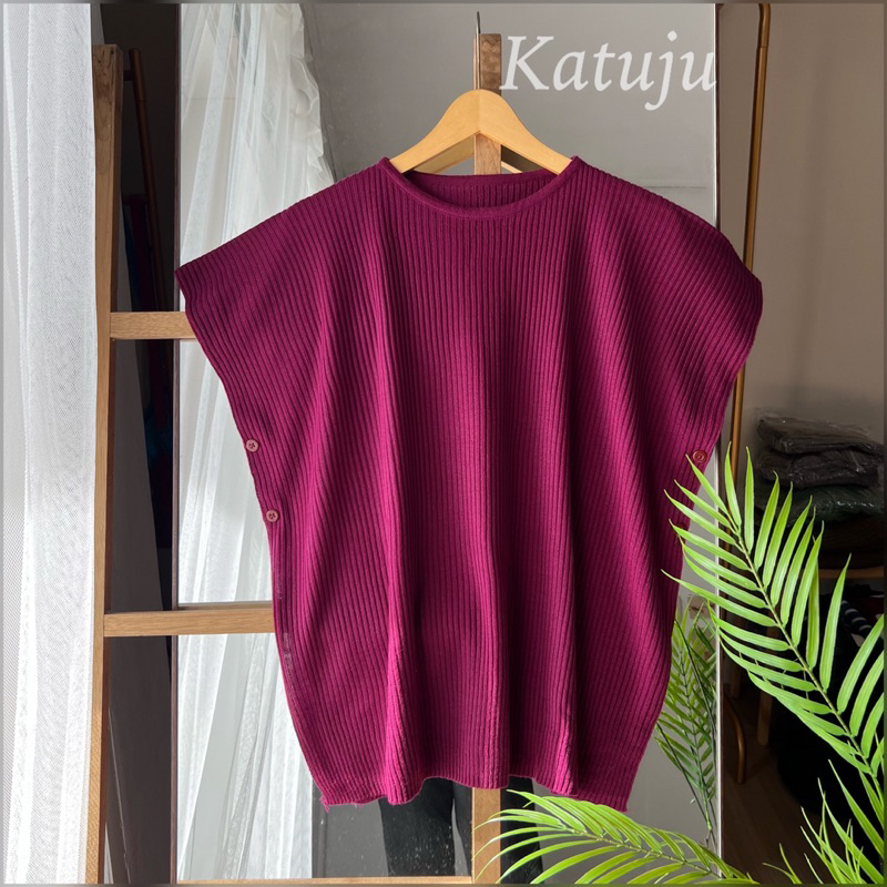 VEST RAJUT OVERSIZE BELAH SAMPING SPLIT