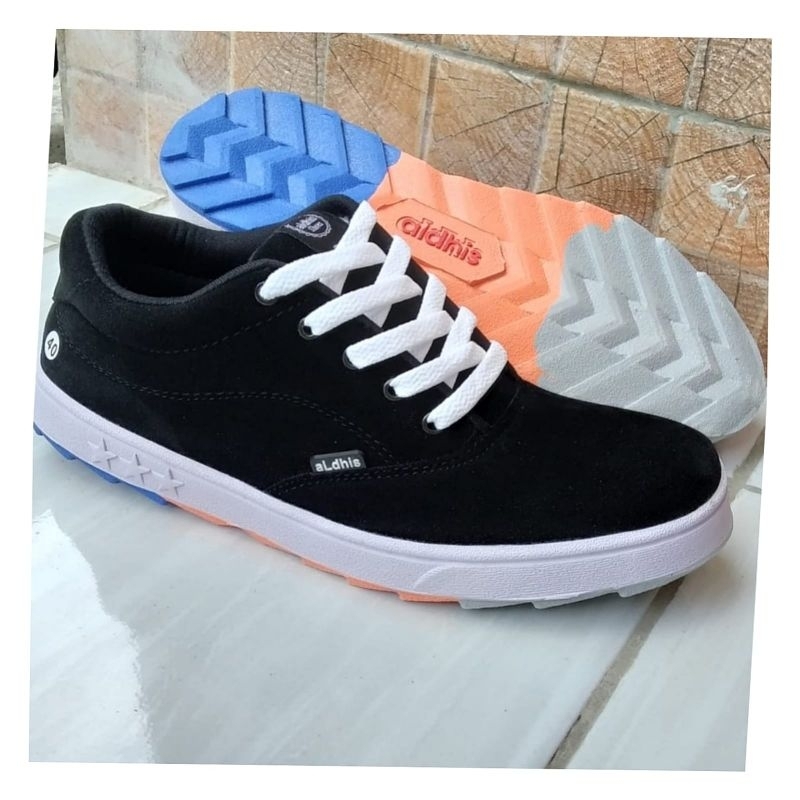 Sepatu Sneakers Pria Hitam Polos Aldhis FBg Original Asli Lokal Kekinian Kets Terbaru Full Black Gum