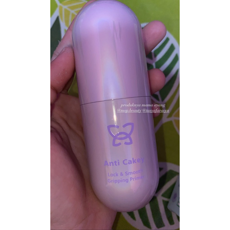 (PRELOVED) Mother Of Pearl Anti Cakey Lock and Smooth Gripping Primer