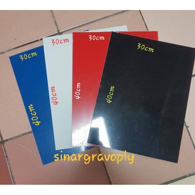 

Gravoply hitam teks putih. Putih teks hitam merah teks putih biru teks putih 30x40cm tebal 1.4mm ''