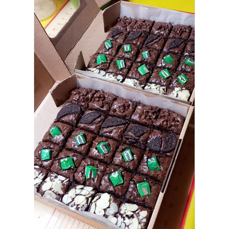 

fudgy Brownies size 20x20cm