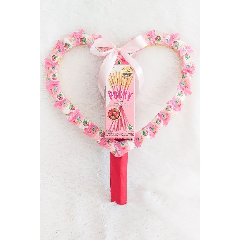 KADO VALENTINE LOVE HAMPERS BUKET SNACK YUPI POCKY PINK