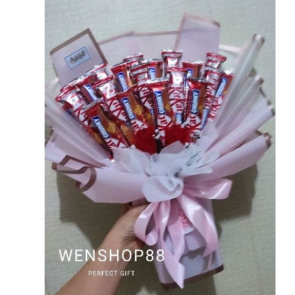 

Buket Coklat Premium Kit Kat Chunky Beng2 Hadiah Wisuda | Ulang Tahun