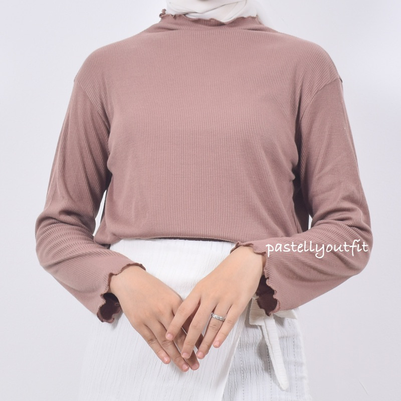 Inner Longsleeve Ruffle Turtleneck Rib Lengan Panjang Wanita