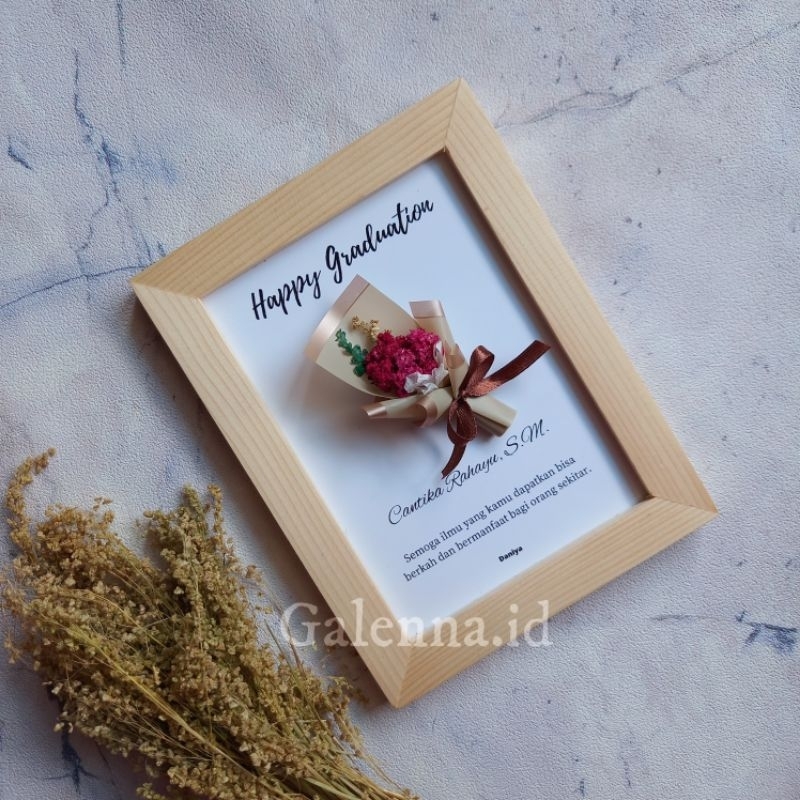 

Flower in Frame 5R Potrait Kado wisuda kado Ulang tahun kado anniversary