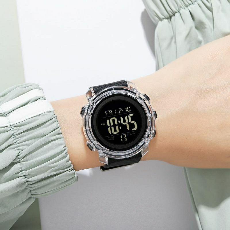 Jam tangan pria Spesifikasi : - DualTime - Diamter 5.5cm - Material Case : Rubber - Strap Rubber - Water Resistant 10 BAR (30M)  - Fitur 24 jam AM/PM - Layar LED - Stopwatch , Alarm 1 kg muat 5 jam tangan