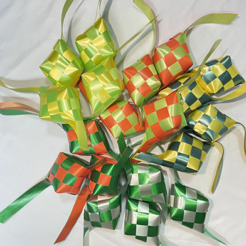 

Ketupat Hias/Ketupat Lebaran/Hiasan Hampers/Ketupat Pita