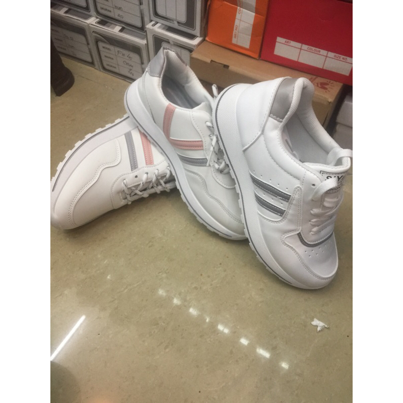 sepatu wanita fashion/sport