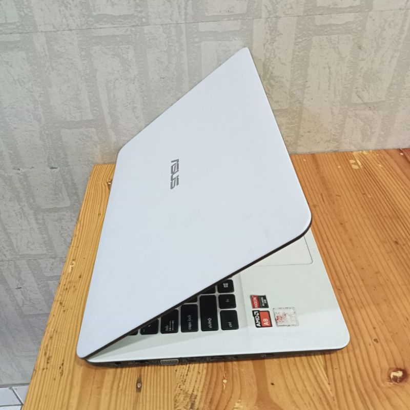 Laptop Asus X454Y Quadcore Amd A8-7410 Vga Amd radeon R5 graphic Ram 8Gb/4Gb HDD 500GB Windows 10 Gaming