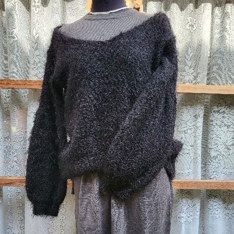 Fuzzy sweater lengan balon