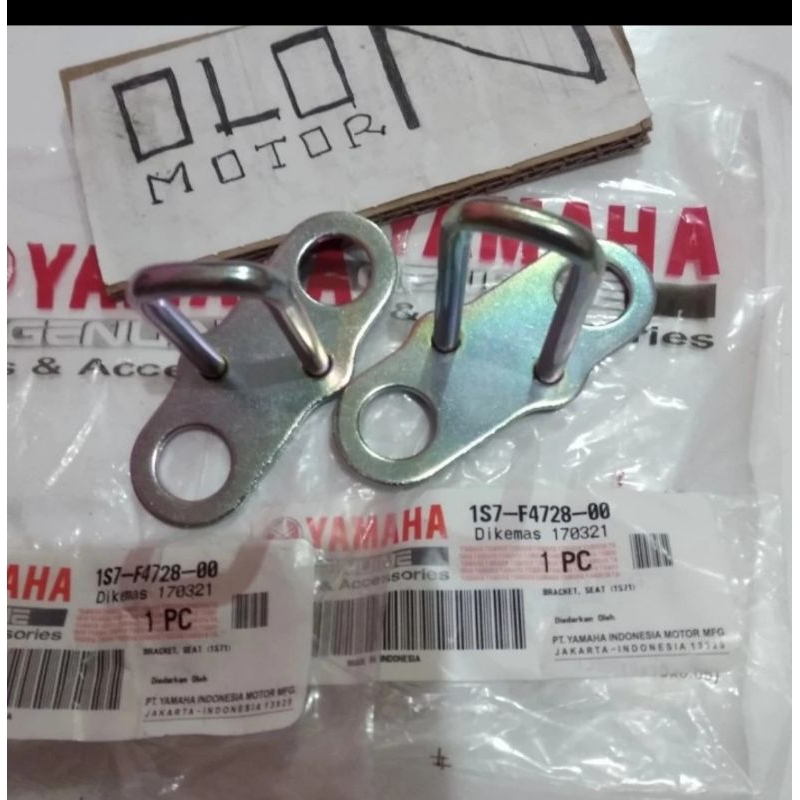 breket lawan kunci jok jupiter mx new original yamah 1S7-F4728-00