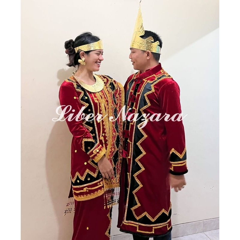 Adat Nias Pakaian adat Nias bahan dapat dicuci ukuran custom sepasang dengan aksesoris Bahan Dapat D