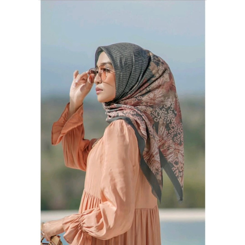 Buttonscarves Les Amities Reborn “PINE”