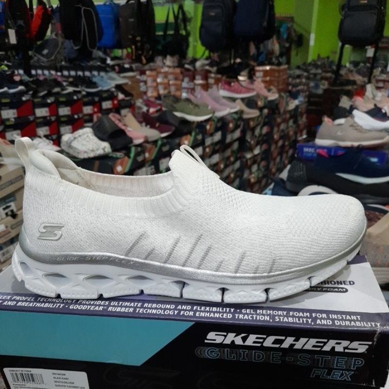 Promo  Sepatu Skechers Wanita Glide Step Flex Putih ( hanya ukuran 40)