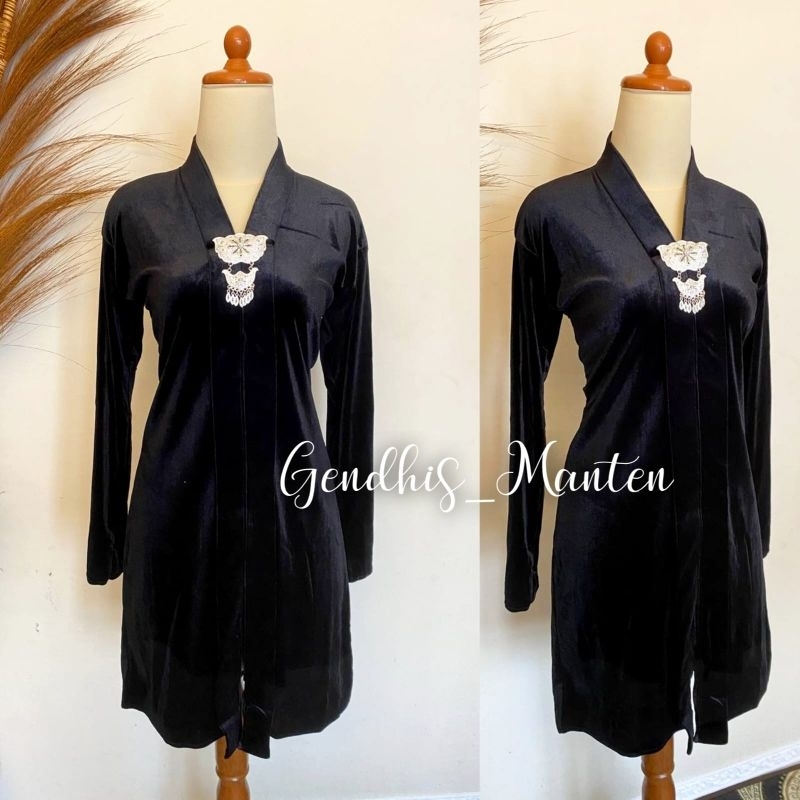 [Hitam] Kebaya Bludru Panjang - Model Kartini / Leher V