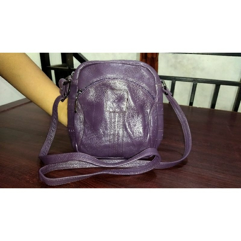 Tas Sling Kulit Asli warna lilac ungu Brand Fabio