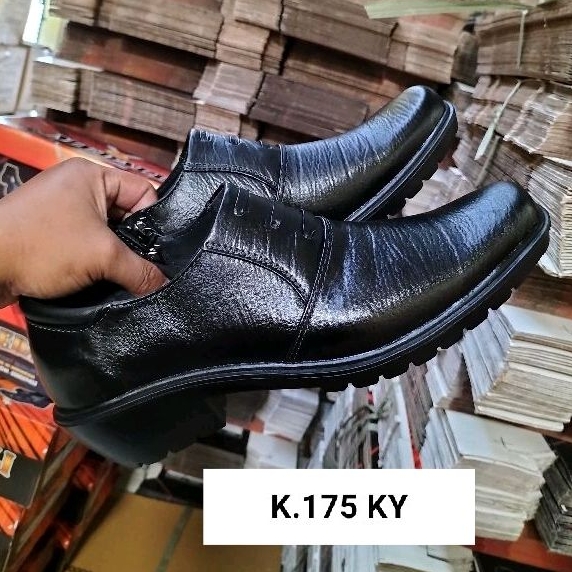 Sepatu kulit pria Medali kantor TNI Polri ASN security sepatu kerja formal tampil lebih keren