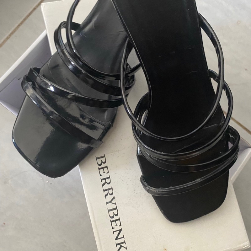 preleved sepatu berrybenka