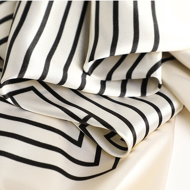 90x90cm Besar Outer Scarf Syal Leher Fashion Korea Sederhana Gaya Aksesoris Hitam Putih Persegi Bergaris Selendang Syal Outer Scarf Syal Wanita Hijab Sunscreen