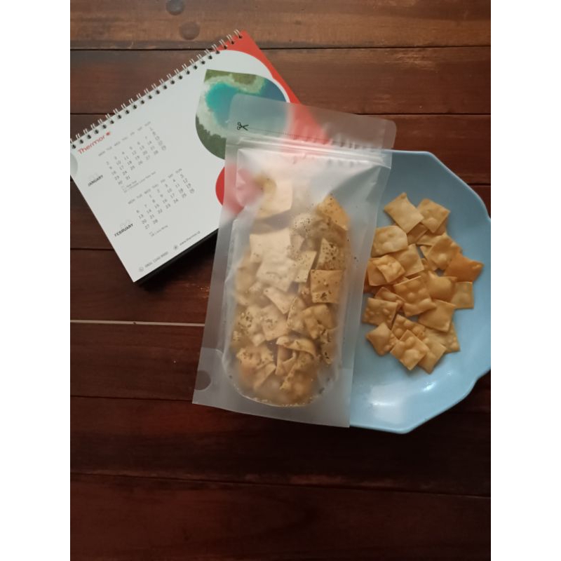 

kerupuk bawang / Kerupuk pangsit cemilan enak dan gurih 100 gr