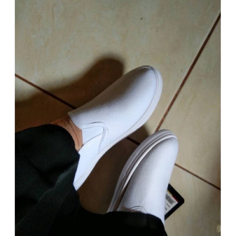 Sepatu Putih Polos Tanpa Tali / Sepatu Haji Bahan Kanvas
