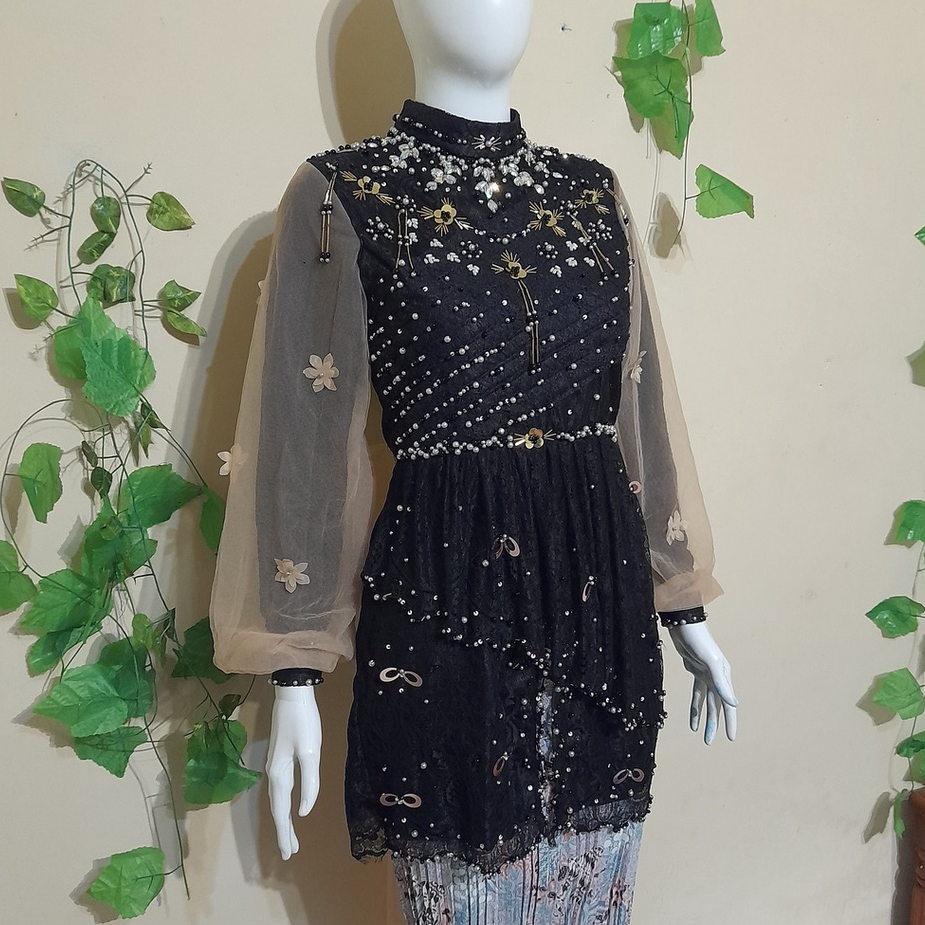 jahit kebaya custom / kebaya wisuda / kebaya tunangan / kabaya lamaran / kebaya custom / kebaya paye