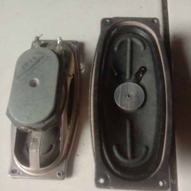 speker tv led 32 in politron bekas sepasang