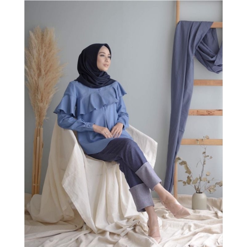 Davina blouse dan kayla denim wearing klamby