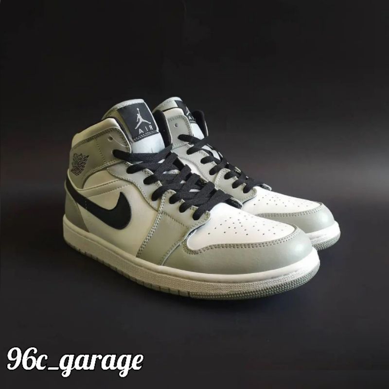 JORDAN 1 MID LIGHT SMOKE GREY - LIGHT SMOKE GREY BLACK WHITE 13685