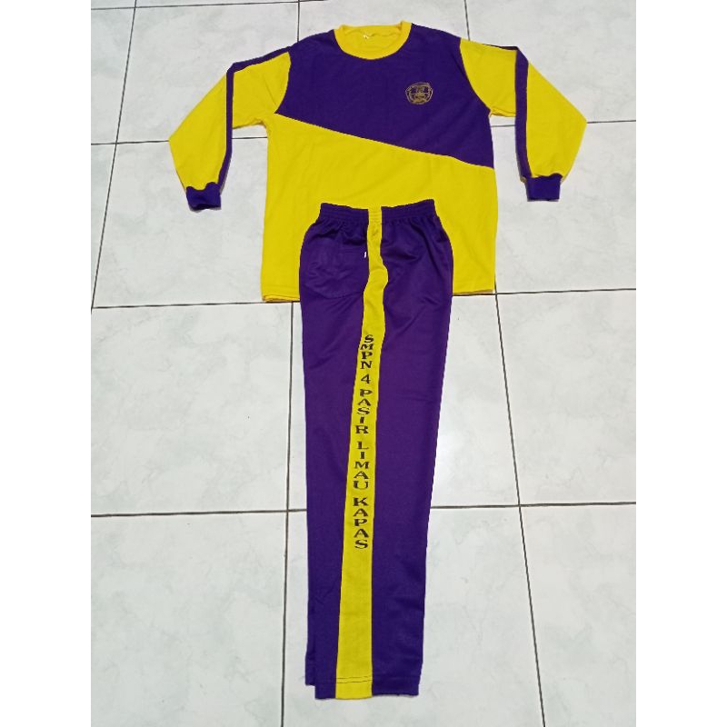 baju olahraga SMP