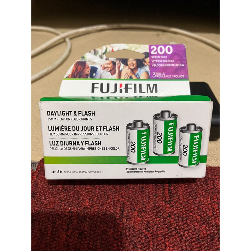 ROLL FILM FUJIFILM 200 / (NEW) FUJIFILM 200 . SATU BOX ISI 3 ROLL / satu kotak isi 3pcs. KELUARAN TE