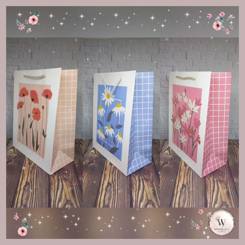 

Paper Bag Kado Model Tali Bentuk Portrait Ukuran Besar (Size L) Happiness Flower Series Tas Jinjing Kertas Hadiah Premium