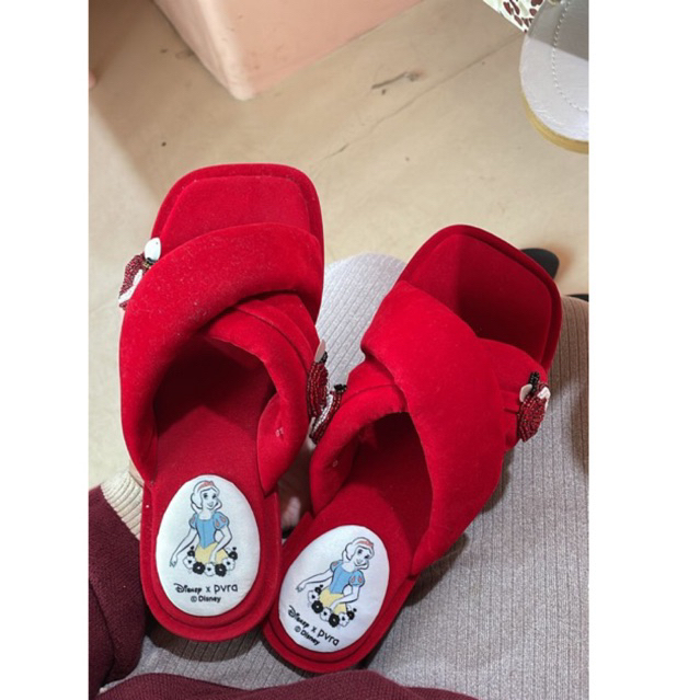 Pvra x Disney Beauty size 39