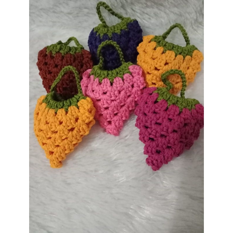 

Angpau Lebaran Unik Rajut Stroberi Murah