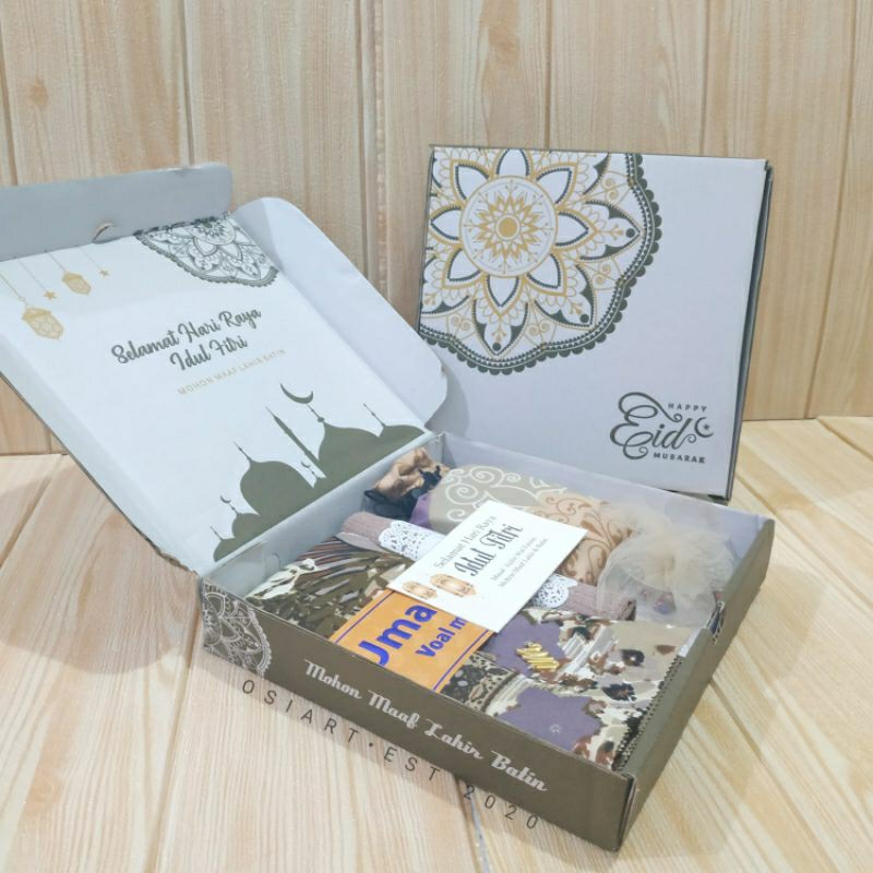 Hampers Ramadhan Paket Hijab Segi Empat Masker Inner dan Sajadah Traveling Dewasa Parcel Lebaran Hari Raya Idul Fitri Parsel Ramadan Jilbab Sequare Motif Kerudung Umama Scraf Hempers Box Kotak Eid Mubarak Bingkisan Saudara Muslimah Cewek Murah Hemat Unik