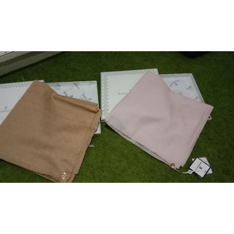 sold by wa preloved buttonsraves tapis embossed