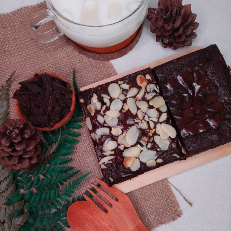 

Brownies Maycha Fudgy Brownies (Ukuran L) 30cmx10cm