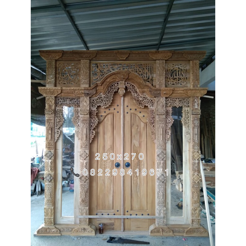 pintu gebyok ukir kaligrafi
