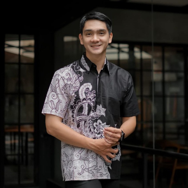 batik Pekalongan/Hem batik pria lengan pendek/batik kujang/batik motif hitam putih/batik riziq Syukr