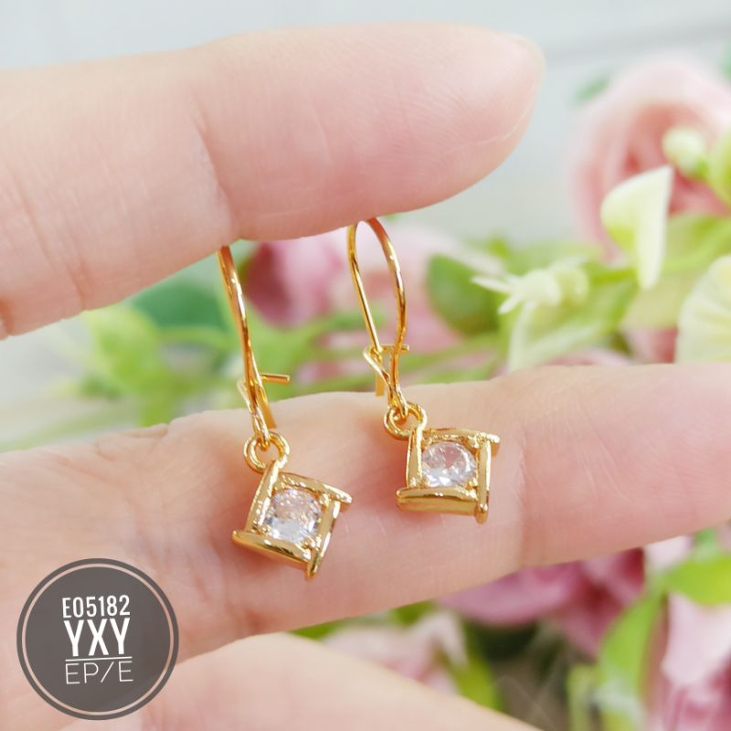 Anting yaxiya pemata kotak gold E05182